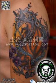 Patrón de tatuaxe de cabalo de ombreiro