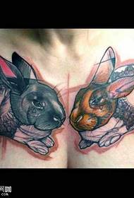 胸のウサギのタトゥーパターン