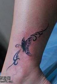 Modello di tatuaggio di vite farfalla con belle gambe