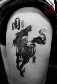 Uyluk güzel karanlık at mürekkep dövme deseni