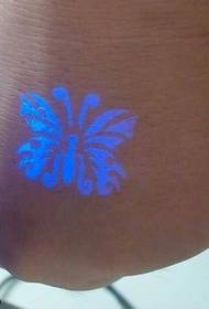modello di tatuaggio fluorescente farfalla