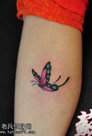 Schéint Päiper Tattoo Muster op de Been