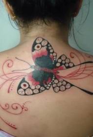 Një tatuazh i madh flutur në anën e pasme