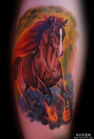 un modello del tatuaggio del cavallo corrente
