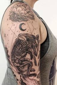 Nagy kar szokatlan fekete róka csontváz titokzatos szimbólum tetoválás mintával