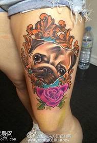 patrón de tatuaxe de can cachorro na coxa