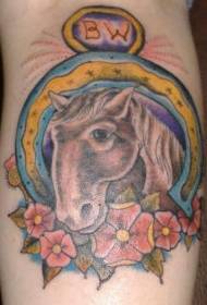 Immagine del tatuaggio di cavallo e ferro di cavallo di colore delle gambe