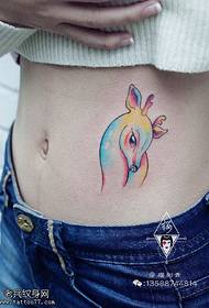 Modello di tatuaggio fulvo dipinto addome