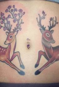 Slatki uzorak tetovaže jelena s cvjetanjem trbušnih rogova