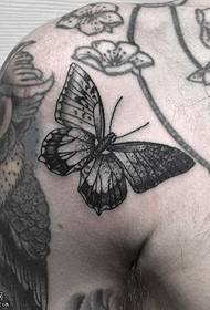 Modello di tatuaggio a farfalla tradizionale classico a spalla