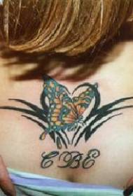 Modello di tatuaggio a forma di cuore farfalla vertebra di coda e lettera