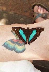 腿蝴蝶紋身圖案