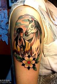 Arm knappe mode paard tattoo patroon