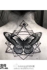 Zadní geometrický prvek motýl tetování vzor