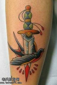 pugnale traforato modello piccolo tatuaggio rondine