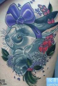 Modèle de tatouage de lapin jambe