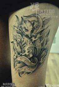 Modello di tatuaggio icona volpe grigia nera