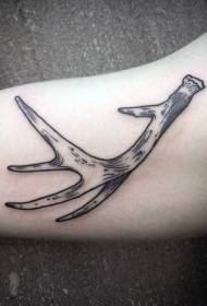 Motivo tatuaggio linea nera di corna di grande braccio