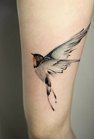 όμορφο όμορφο μοτίβο τατουάζ που χύνει μελάνι