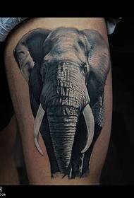 coscia realistico elefante tatuaggio modello