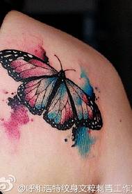 Na ramenu akvarel čudovit vzorec tatoo metuljev