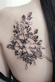 मुलगी परत शाईचे फूल आणि पक्षी टॅटू नमुना