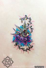 흉터 덮개-아름다운 작은 제비와 연꽃 문신 패턴