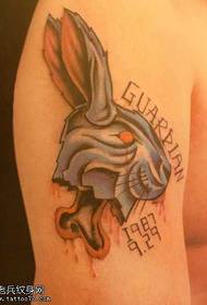 Braço coelho carta tatuagem padrão
