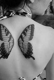Wzór tatuażu motyla z tyłu