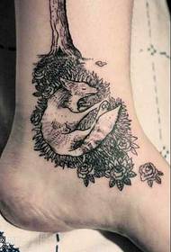 Modello di tatuaggio volpe del piede