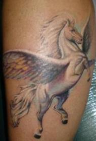 Warna pola tato Pegasus realistis di kaki