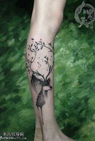 Modello di tatuaggio cervo gamba