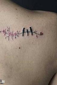 Modello tatuaggio totem uccello posteriore