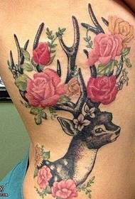 精緻的鹿紋身圖案