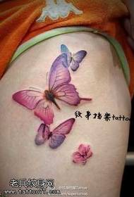 Nindot tan-awon ang kolor sa pattern nga tattoo sa butterfly sa mga bitiis