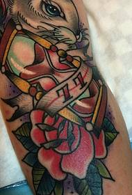 imagine de tatuaj drăguț de culoare iepuras
