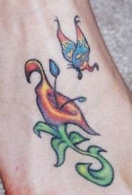 Modeli i tatuazhit flutur dhe ngjyra lule instep