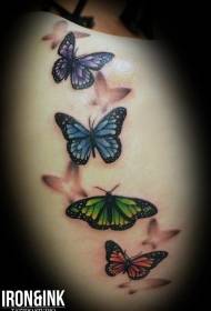 Pola tato kupu-kupu yang realistis