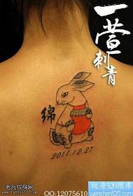 tillbaka söt kanin tatuering mönster