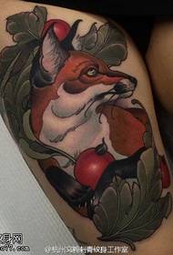 Pattern ng tattoo ng Fox sa hita