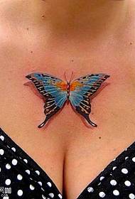 胸部蝴蝶紋身圖案