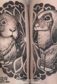 patrón de tatuaje de conejo gris pequeño pierna