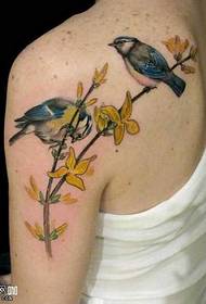 Plecu putnu tetovējuma raksts