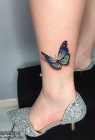 Realus mažas drugelio tatuiruotės modelis ant kojų