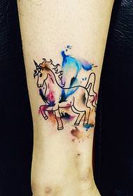 Un motif de tatouage de poney beau et mignon