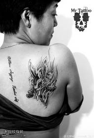 model de tatuaj de iepuraș de umăr