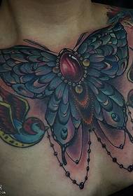 Patró de tatuatges de gemmes de papallona a l'espatlla