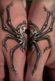 corak tatu labah-labah hitam dan putih tangan