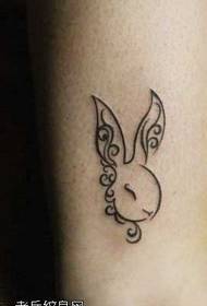 lite kanin tatoveringsmønster med små ben