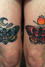 Modello di tatuaggio farfalla sulla coscia